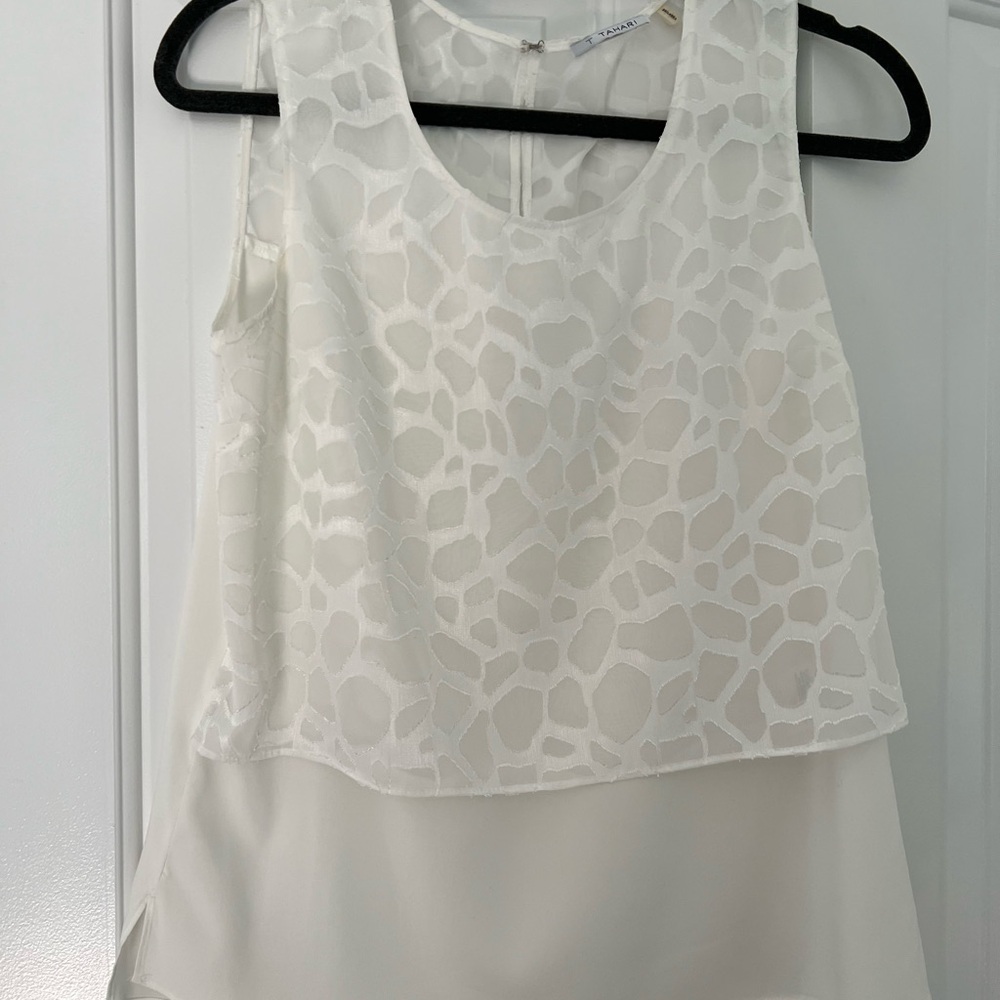 T Tahari Ivory Textured Sleeveless Blouse